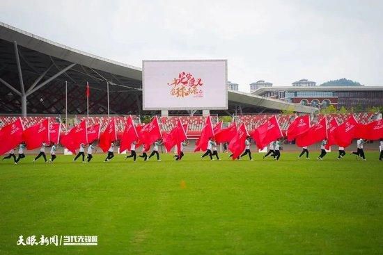 第24分钟，穆阿尼接到队友直塞，用速度优势超过防守球员，跑出单刀球机会，但他面对科贝尔的射门偏出立柱。